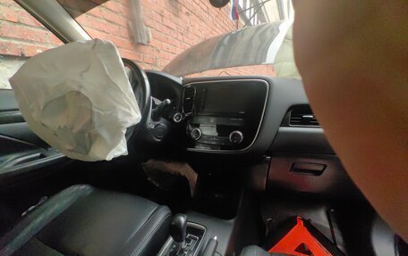 Mitsubishi Outlander III рестайлинг 3, 2015 год, 950 000 рублей, 2 фотография