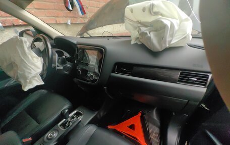 Mitsubishi Outlander III рестайлинг 3, 2015 год, 950 000 рублей, 5 фотография