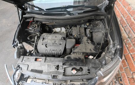 Mitsubishi Outlander III рестайлинг 3, 2015 год, 950 000 рублей, 4 фотография