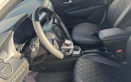 KIA Rio IV, 2021 год, 1 000 000 рублей, 3 фотография