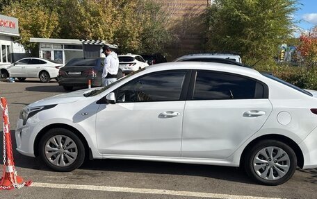 KIA Rio IV, 2021 год, 1 000 000 рублей, 4 фотография