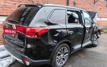 Mitsubishi Outlander III рестайлинг 3, 2015 год, 950 000 рублей, 7 фотография