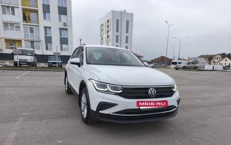 Volkswagen Tiguan II, 2021 год, 3 335 000 рублей, 2 фотография