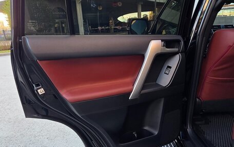 Toyota Land Cruiser Prado 150 рестайлинг 2, 2021 год, 8 250 000 рублей, 6 фотография
