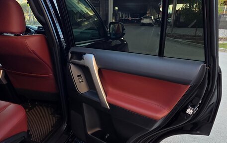 Toyota Land Cruiser Prado 150 рестайлинг 2, 2021 год, 8 250 000 рублей, 13 фотография