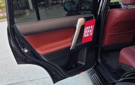 Toyota Land Cruiser Prado 150 рестайлинг 2, 2021 год, 8 250 000 рублей, 4 фотография