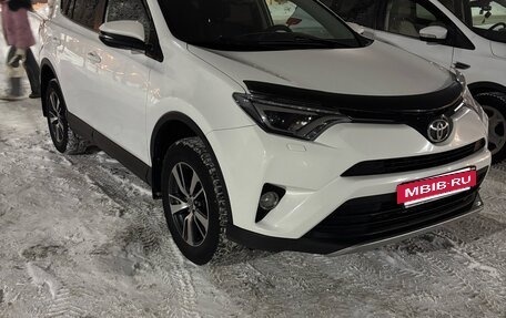 Toyota RAV4, 2018 год, 2 570 000 рублей, 2 фотография