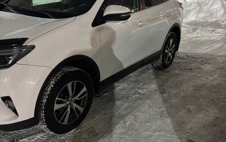 Toyota RAV4, 2018 год, 2 570 000 рублей, 8 фотография