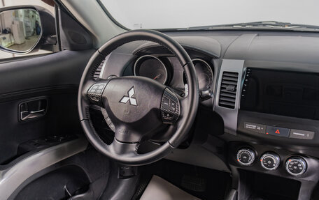 Mitsubishi Outlander III рестайлинг 3, 2011 год, 1 299 000 рублей, 9 фотография