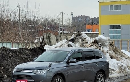 Mitsubishi Outlander III рестайлинг 3, 2014 год, 1 800 000 рублей, 1 фотография