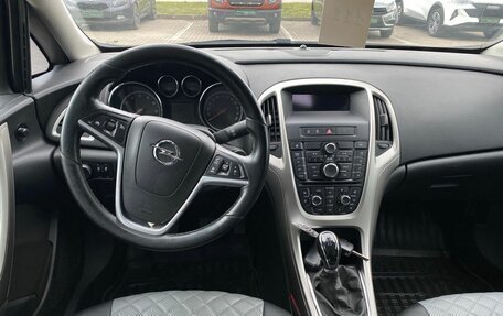Opel Astra J, 2011 год, 611 000 рублей, 11 фотография