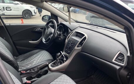 Opel Astra J, 2011 год, 611 000 рублей, 13 фотография