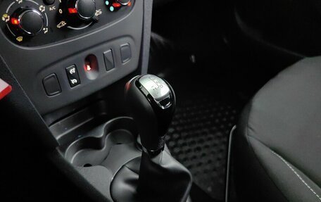 Renault Sandero II рестайлинг, 2016 год, 848 000 рублей, 16 фотография