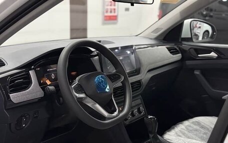 Volkswagen T-Cross I, 2022 год, 2 340 000 рублей, 10 фотография
