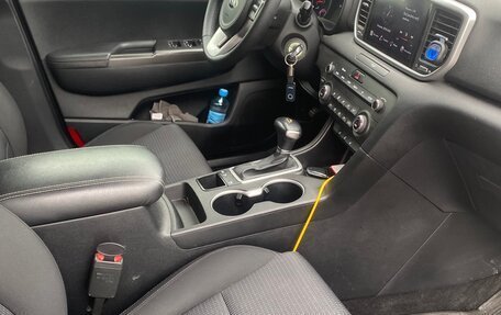 KIA Sportage IV рестайлинг, 2021 год, 2 200 000 рублей, 10 фотография