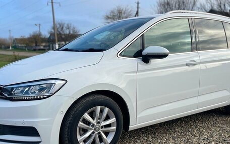 Volkswagen Touran III, 2016 год, 1 430 000 рублей, 2 фотография
