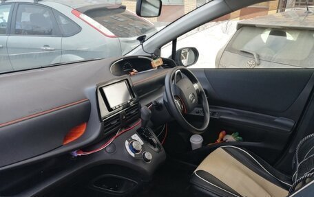 Toyota Sienta II, 2015 год, 1 000 000 рублей, 15 фотография