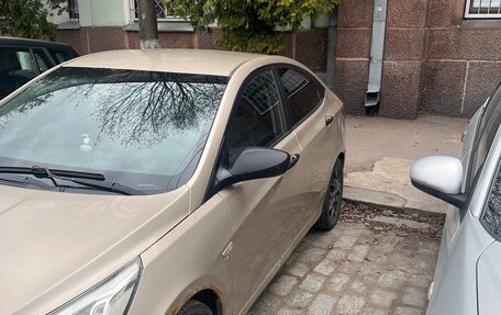 Hyundai Solaris II рестайлинг, 2011 год, 450 000 рублей, 3 фотография