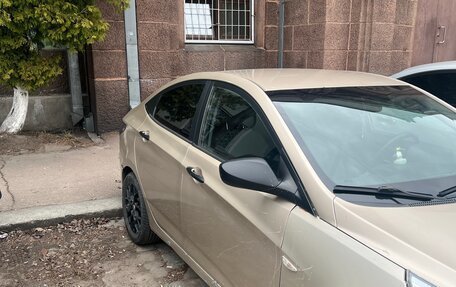 Hyundai Solaris II рестайлинг, 2011 год, 450 000 рублей, 2 фотография