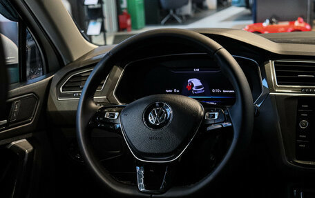 Volkswagen Tiguan II, 2018 год, 2 890 000 рублей, 13 фотография