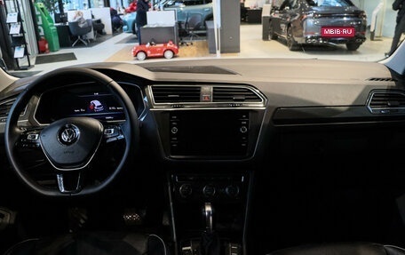 Volkswagen Tiguan II, 2018 год, 2 890 000 рублей, 11 фотография