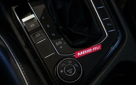 Volkswagen Tiguan II, 2018 год, 2 890 000 рублей, 18 фотография