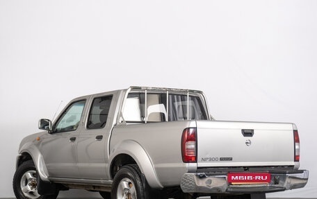 Nissan NP300, 2012 год, 1 339 000 рублей, 6 фотография