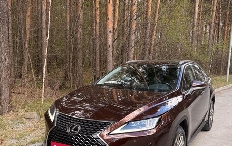 Lexus RX IV рестайлинг, 2020 год, 6 000 000 рублей, 2 фотография