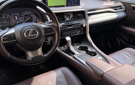 Lexus RX IV рестайлинг, 2020 год, 6 000 000 рублей, 13 фотография