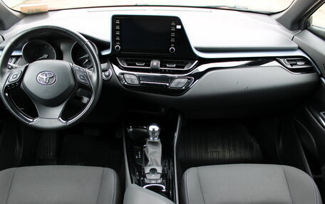 Toyota C-HR I рестайлинг, 2021 год, 2 678 000 рублей, 9 фотография