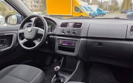 Skoda Fabia II, 2011 год, 800 000 рублей, 10 фотография