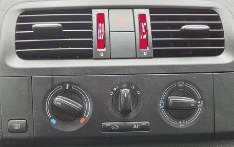 Skoda Fabia II, 2011 год, 800 000 рублей, 17 фотография