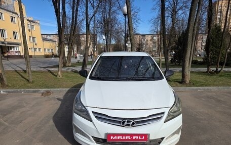 Hyundai Solaris II рестайлинг, 2015 год, 650 000 рублей, 1 фотография
