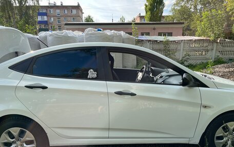 Hyundai Solaris II рестайлинг, 2011 год, 2 фотография