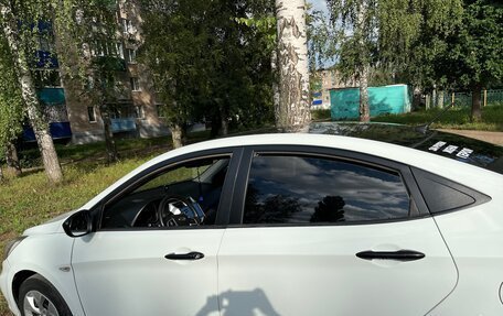 Hyundai Solaris II рестайлинг, 2011 год, 4 фотография