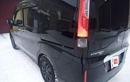 Honda Stepwgn IV, 2016 год, 1 800 000 рублей, 3 фотография