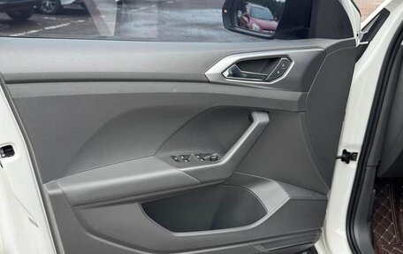 Volkswagen T-Cross I, 2023 год, 2 280 000 рублей, 16 фотография