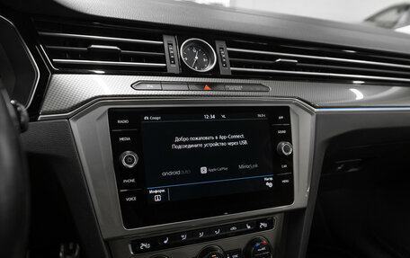 Volkswagen Passat B8 рестайлинг, 2017 год, 2 850 000 рублей, 20 фотография