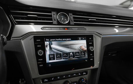 Volkswagen Passat B8 рестайлинг, 2017 год, 2 850 000 рублей, 21 фотография