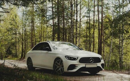 Mercedes-Benz E-Класс, 2021 год, 5 100 000 рублей, 1 фотография