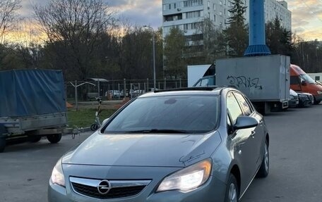 Opel Astra J, 2011 год, 630 000 рублей, 1 фотография