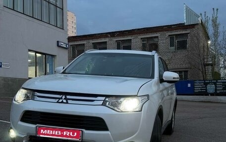 Mitsubishi Outlander III рестайлинг 3, 2014 год, 1 490 000 рублей, 1 фотография