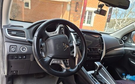 Mitsubishi Pajero Sport III рестайлинг, 2020 год, 3 500 000 рублей, 5 фотография