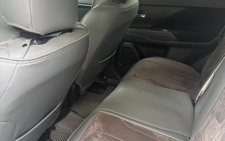 Mitsubishi Outlander III рестайлинг 3, 2021 год, 1 840 000 рублей, 14 фотография