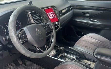 Mitsubishi Outlander III рестайлинг 3, 2021 год, 1 840 000 рублей, 11 фотография