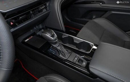 Toyota Camry, 2024 год, 3 990 000 рублей, 15 фотография