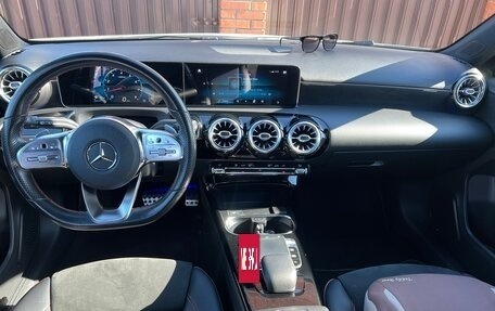 Mercedes-Benz A-Класс, 2019 год, 1 750 000 рублей, 7 фотография