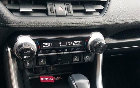 Toyota RAV4, 2025 год, 3 999 999 рублей, 21 фотография