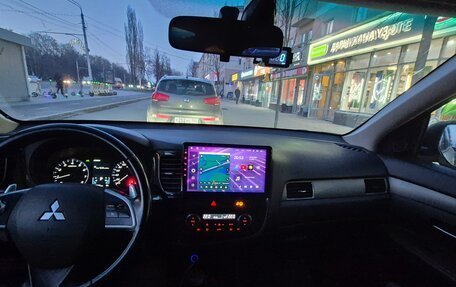 Mitsubishi Outlander III рестайлинг 3, 2014 год, 1 490 000 рублей, 8 фотография