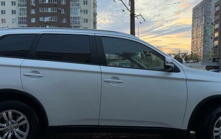 Mitsubishi Outlander III рестайлинг 3, 2014 год, 1 490 000 рублей, 2 фотография